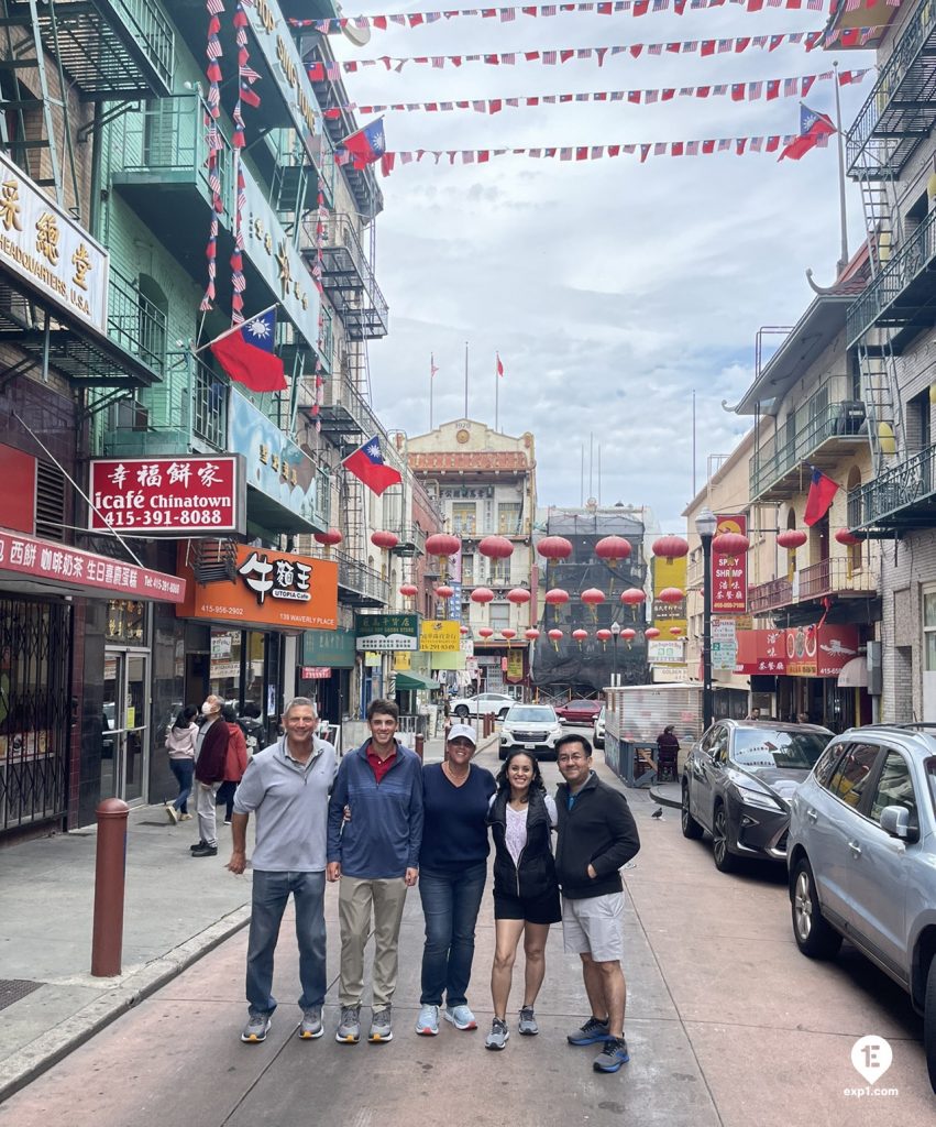 Group photo San Francisco in a Day Walking Tour on 2 August 2022 with Eric