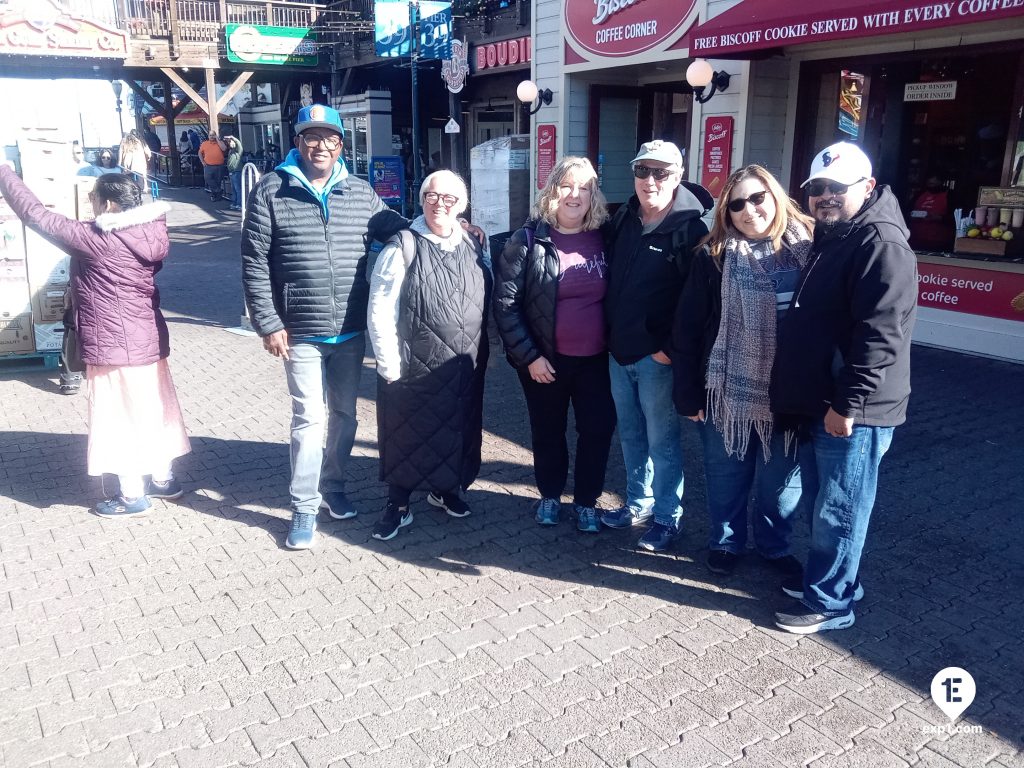 Group photo Fisherman’s Wharf Walking Tour on 14 November 2022 with John