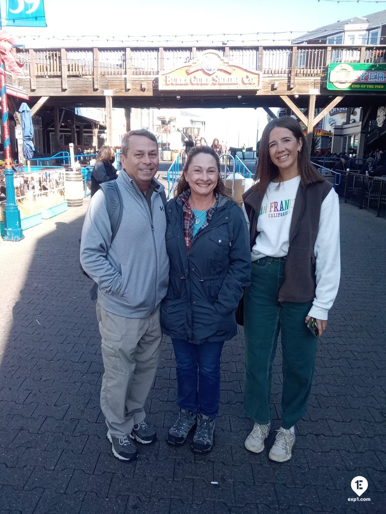 Group photo San Francisco in a Day Walking Tour on 18 November 2022 with John