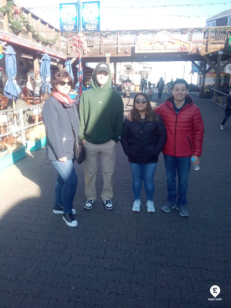 Group photo Fisherman’s Wharf Walking Tour on 17 December 2022 with John