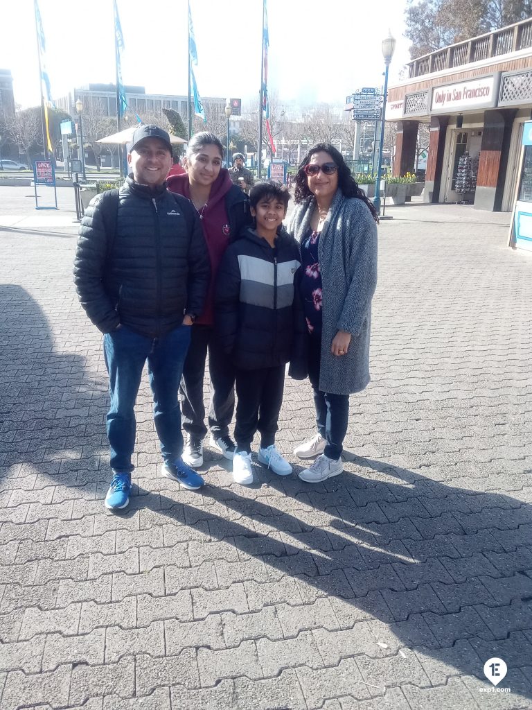 Group photo Fisherman’s Wharf Walking Tour on 13 February 2023 with John