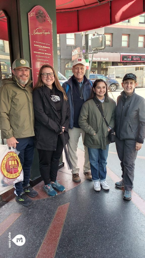 Group photo San Francisco in a Day Walking Tour on 26 May 2023 with John