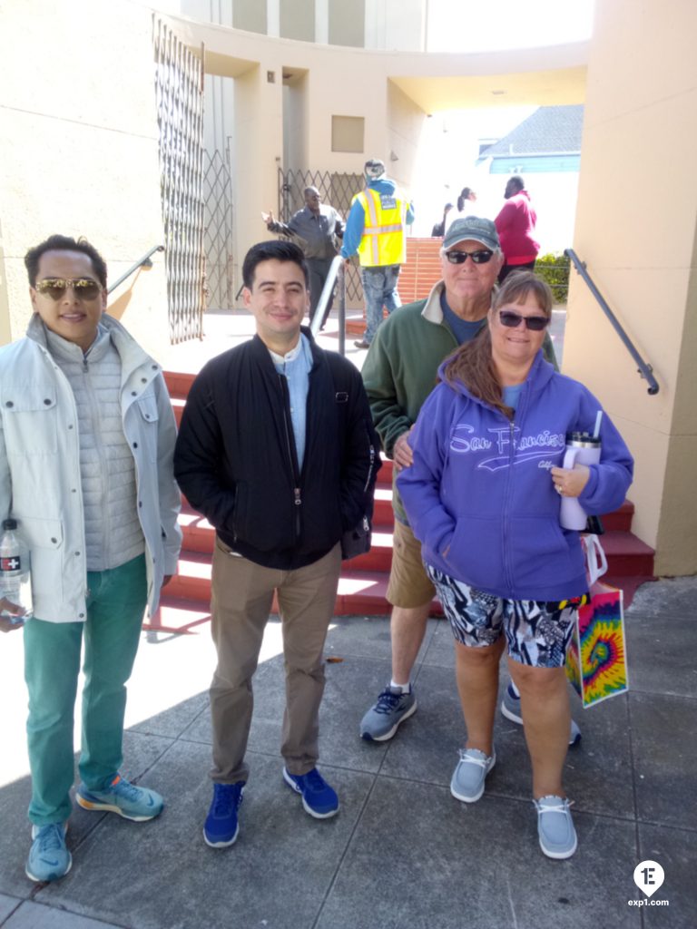 Group photo The Painted Ladies and Victorian Homes of Alamo Square Tour on Jul 21, 2023 with John