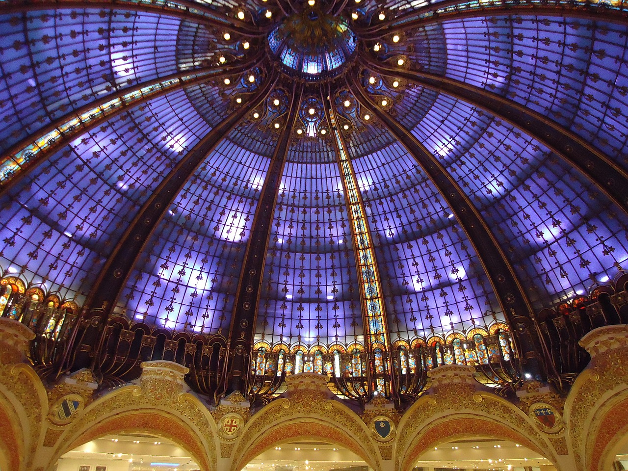 A Floor-By-Floor Guide To Galeries Lafayette Paris Haussmann ...